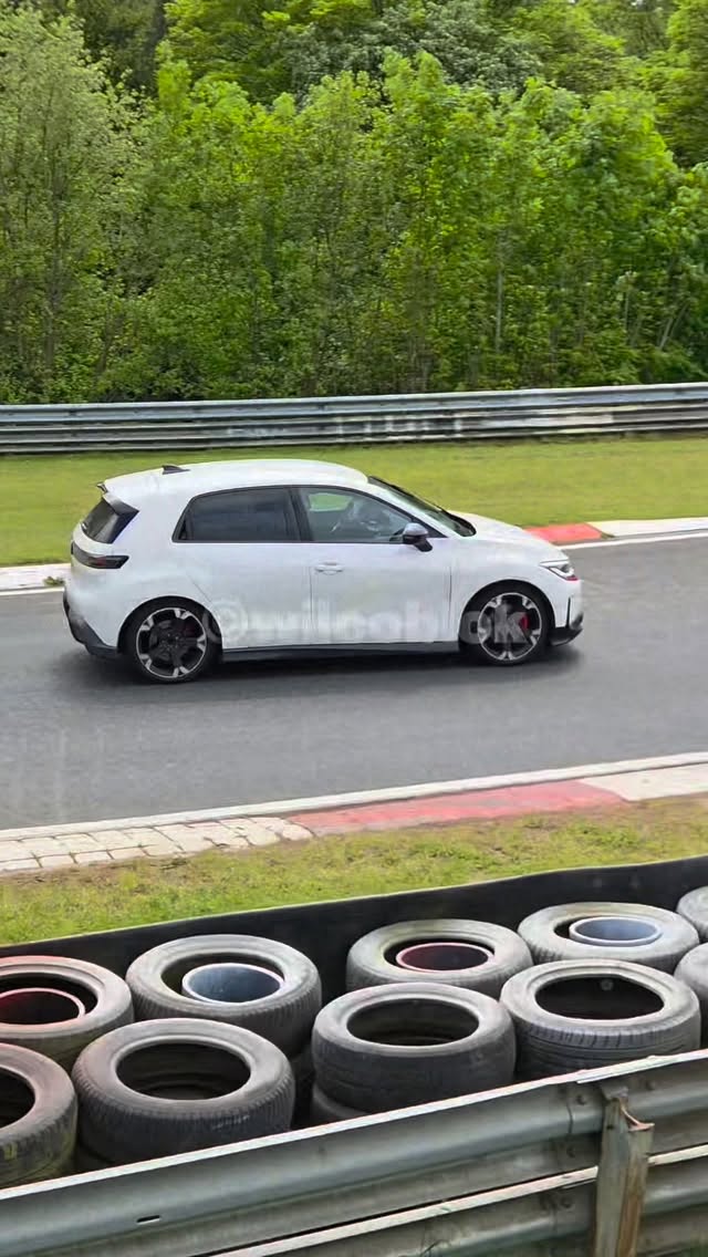 Volkswagen ID. Polo GTI was seen testing on the Nürburgring, and honestly: an electric hot hatch might be way more fun than people expect!

#Volkswagen #idpolo #gti #idpologti #nürburgring