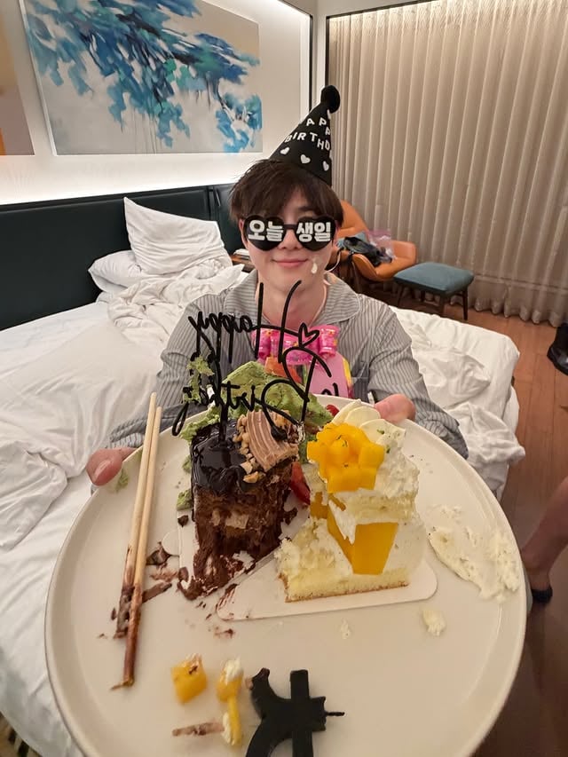 오늘 또 생일 🥳🎂#EXO #엑소 #weareoneEXO#HappySUHOday