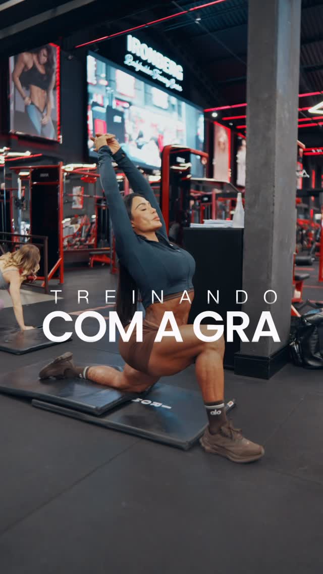 Mais um treino com resenha, do jeito que vocês gostam! 🤭😉Treino de posterior. O foco na execução de cada repetição é sério, mas a brincadeira com a galera da academia não para. Dá para evoluir e se divertir ao mesmo tempo.💪🏼👊🏼 #teamgra #treinandocomagra by @graoficial
