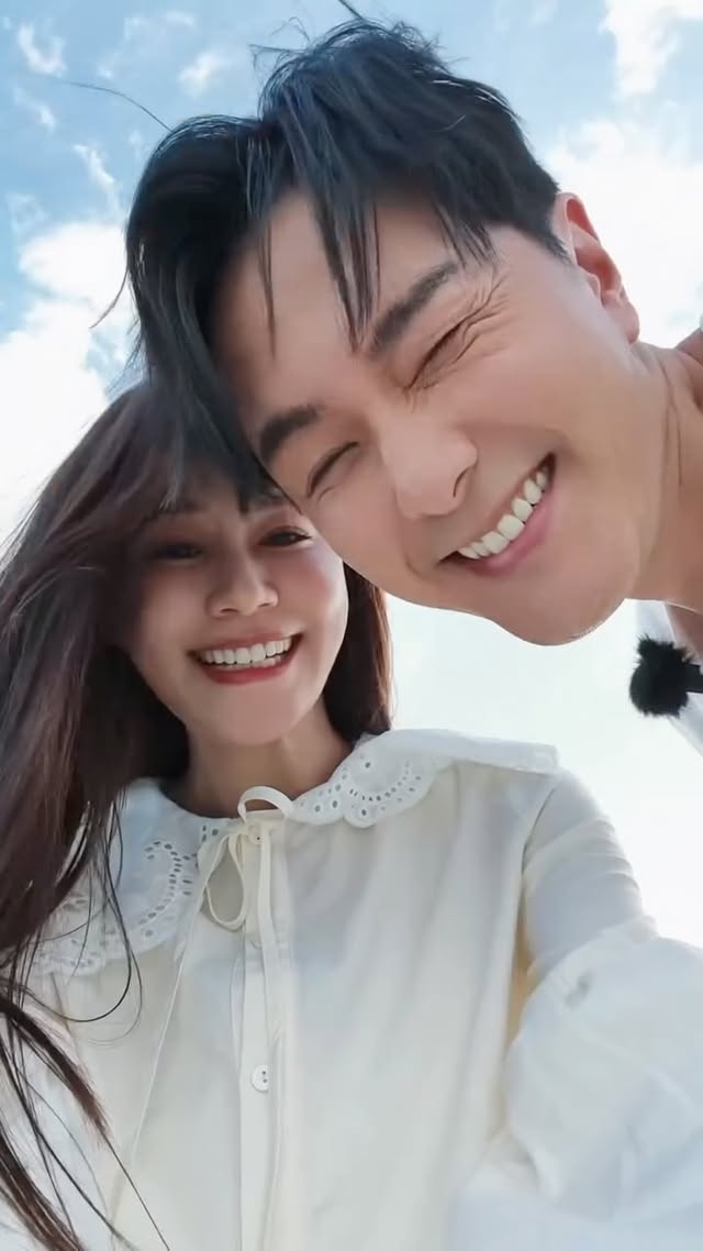 蕭爸爸蕭媽媽終於放一天假！🥰當了媽媽的姊妹們一定明白，放假可以影一輯靚相，就是最好的叉電。當了爸爸的兄弟們一定明白，老婆們有靚相就是有靚心情，等於老公最好的叉電。一日假期，跟一個完美相機，絕配。Xiaomi 17Tpro, Leica Summilux 5陪光學全能長焦鏡頭，配合4K高清Live Photo，絕對是影靚人靚景的完美幫手。配合超強電池容量7000mAh，全面支援Google Gemini AI，同Apple互聯互通嘅功能，加埋Xiaomi Vision Care，全球首個德國萊茵TUV四重護眼認證，以後啲靚相，不停重複咁睇，再edit再睇，完全冇問題。細細聲告訴你一個重點：只需要HK$5999，就可以擁有1TB, 行內暫時同價位唯一1TB機型，咁高性價比，仲諗咩😎從此人人都是大攝影師🥰🌈@xiaomi.hk#XiaomiHongKong #Xiaomi17TSeries #Xiaomi17TPro #Xiaomi17T#小米17TPro 小米17T LeicaLiveMoment by @wongtsuiyu