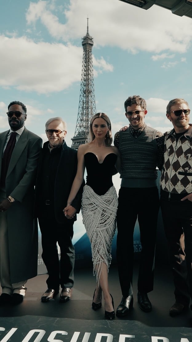 This is only the beginning, Paris. The cast of Disclosure Day has arrived. Only in theaters June 12. Get tickets now: link in bio.Ce n’est que le début. Le casting de Disclosure Day est arrivé à Paris. Réservez vos places pour Disclosure Day, le 10 juin au cinéma. by @disclosureday