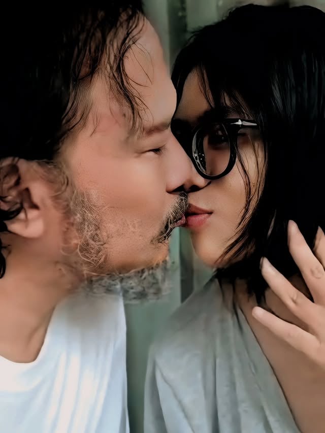 •aku bersaksisampai detik ini,kamu adalah kawanseperjalananku yangmenyenangkan jugaibu yang penuh kasih sayangke anak-anak di rumah selainsebagai seorang anak yangpenuh perhatian kepadaorangtuamu dan orangtuakutanpa sedikitpun kebimbangansemoga aku juga akanselalu menjadi kawanseperjalananmu yangmenyenangkan yakHEPI 11th PERNIKAHAN,sayang @wikan_r ♥yuk, masih panjang terbentangperjalanan yang menyenangkanbagi kita ke depan.. bismillaahhave a joy ride 🕺🏿🕺🏿🕺🏿📷 : @derzdamenace by @iwaktherockfish
