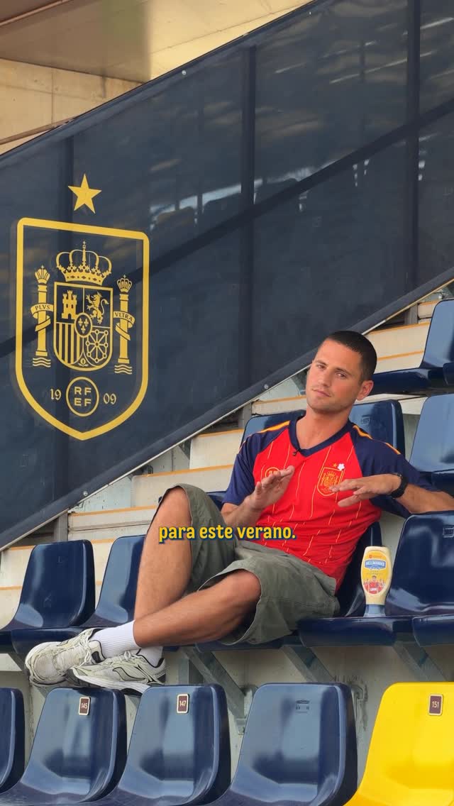 pubIi. Estuve en la presentación del último fichaje de la selección para este verano @hellmanns_spain by @alexchiner