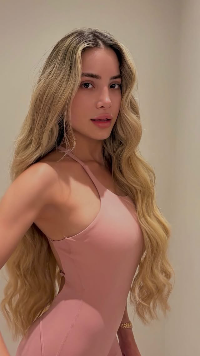⁨	⁨