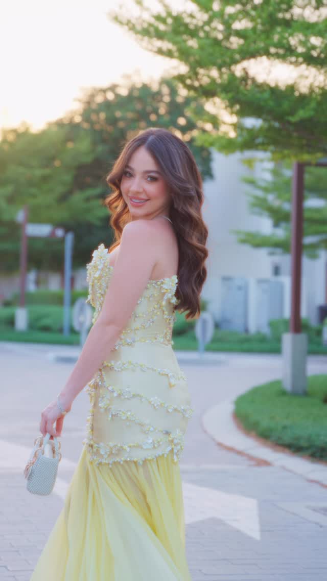 🌼✨ Dress: @houidabaridi.official Jewellery: @alsamijewellery Videographer: @shawqi.ae Makeup: @esraa.makeup.artist96 Hair: @maikelnalbandian by @bessan.lsmail