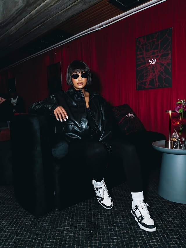 All gassed up 🖤——————📸: @kariem.cr2 by @znombona