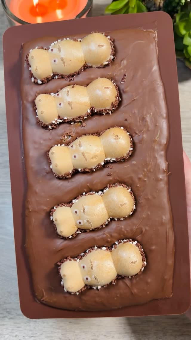 Yummy Kinder Dubai chocolate reveal🤤💞#kinderchocolate #hippochocolate #foodasmr #easy #satisfying by @chocomusexx