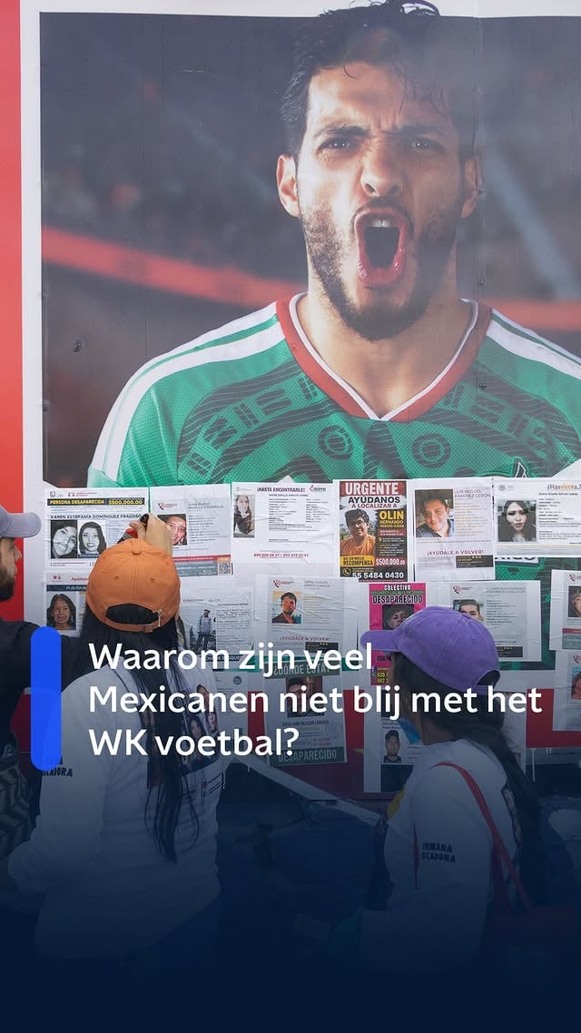 Steeds meer Mexicanen protesteren tegen het WK voetbal dat daar volgende week begint. In drie Mexicaanse steden wordt gevoetbald, en de organisatie daarvan kost veel geld. Geld dat niet naar de Mexicanen zelf gaat. Correspondent Boris van der Spek sprak in het NOS Radio 1 Journaal over waarom Mexicanen niet blij zijn met het WK voetbal. by @nporadio1