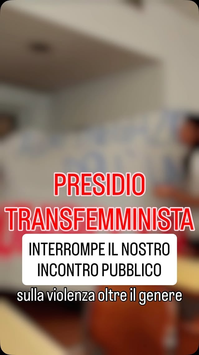 Un gruppo di contestatori transfemministi ha interrotto l’incontro pubblico sulla violenza oltre il genere tenuto dalla Dott.ssa Siano presso il Dipartimento di Psicologia dell’Università di Padova.

Sono stati accolti e invitati più volte a sedersi per ascoltare, approfondire il tema e confrontarsi a riguardo, ma non hanno accettato.

“Ci opponiamo fermamente alla negazione della violenza patriarcale”, ha detto la portavoce del gruppo.

Peccato che, giusto un attimo prima dell’interruzione, la Dott.ssa Siano avesse detto che negare in toto la questione culturale quando si parla di violenza è sbagliato quanto ritenerla l’unica spiegazione, posizione equilibrata per la quale di recente è stata attaccata dal fronte opposto estremo.

Nessuna argomentazione.
Nessuna propensione all’ascolto e al dialogo costruttivo.
Poco rispetto nei confronti del lavoro di una vera professionista.

E tutto questo da parte di quelli che dovrebbero essere futuri psicologi.

Siamo sorpresi? No, affatto.

Siamo ancora più convinti di essere sulla strada giusta?
Assolutamente sì!

***
🎗 Supportaci con il tuo 5x1000, una donazione libera o un tesseramento.
🆘 Se hai bisogno del nostro aiuto, invece, scrivici su WhatsApp al numero unico 3518435383 📲