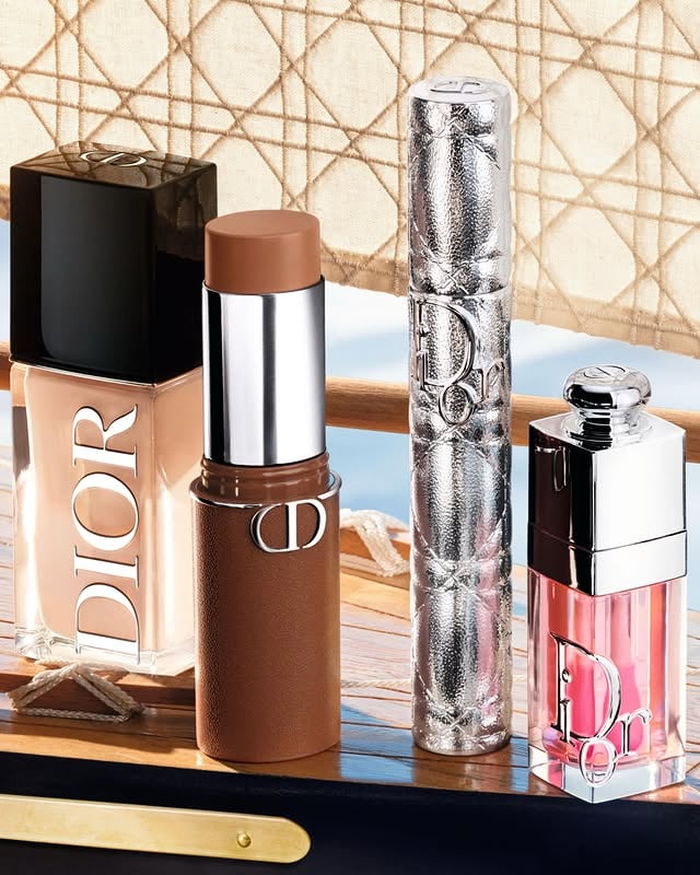 Dior Forever Skin Glow and Bronze, Diorshow Mascara, Dior Addict Lip Glow Oil – the essentials for a sun-kissed summer look.#DiorBeauty #DiorMakeup #DiorSummer by @diorbeauty