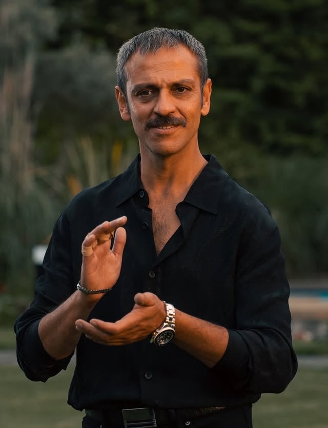 #ErkanKolçakKöstendilبيرسين : اركان كولتشاك لديه تصوير فيلم "الحل هو ميسي"و لديه مفاوضات مع اجل مسلسل تلفازي