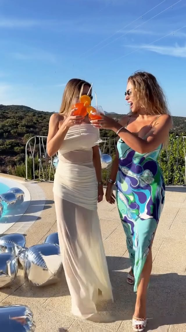 🥂už nuostabu vakarą @ruuuttt___ ☀️😍#italy🇮🇹❤️ #vasara2026 #moterys #portisco #dress by @vijole_vijole