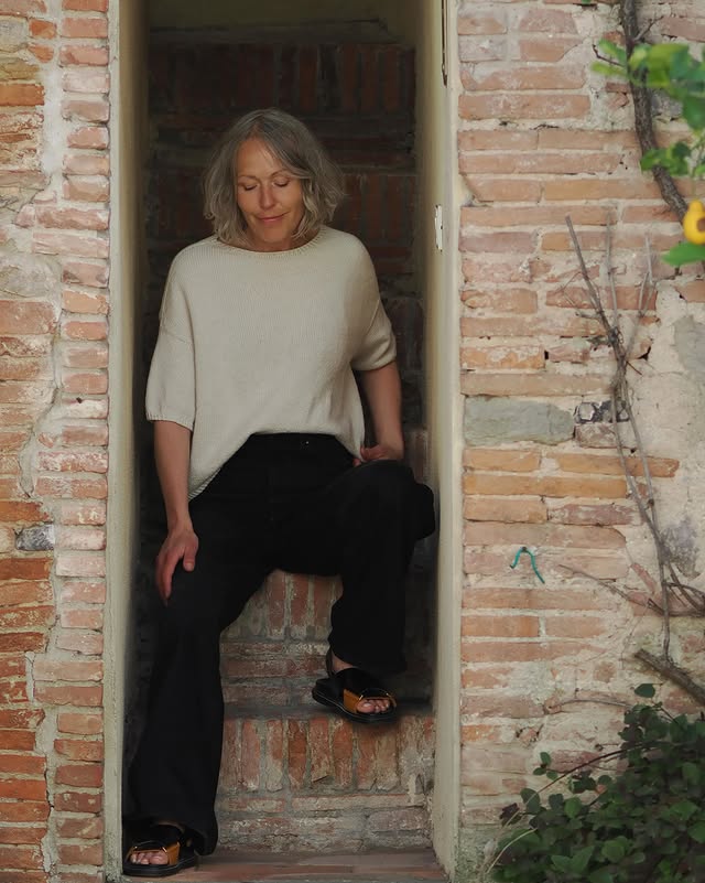 The Ease Tee — soft and effortless.Knitting pattern available at www.anneventzel.com and on Ravelry.#easetee #anneventzel #slowfashion #strikkeopskrift #knittingpattern by @anneventzel