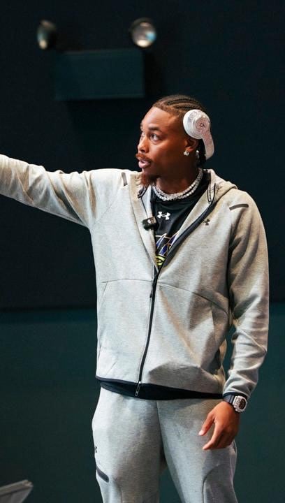 The route to success starts before you ever step on the field 📈🔥JJ kicked off Flight School with U.S. Bank by sharing lessons on discipline, responsibility, and building the right team around you — in football and in life. by @usbank
