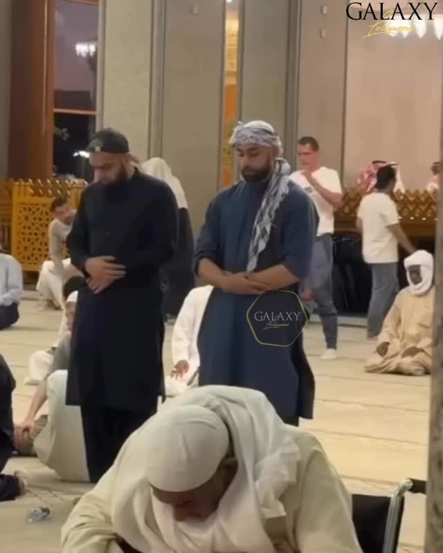 A heartwarming glimpse from Bilal Abbas's Hajj journey, as he is seen offering prayers during his pilgrimage ❤️ #BilalAbbas