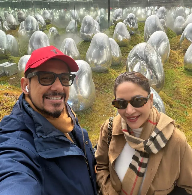 Good Morning ☀️Happy Wednesday💐💞my sweet Ma'am😘🌹Sir Ji 🤍🙏May your day be filled with joy, positivity, good health, n beautiful moments. Have a wonderful day ahead.🥰🙏@madhuridixitnene@drneneofficial#MadhuriDixit#SweetSmile#DrNene#MadRamWednesdayMorning#photooftheday by @sosweetmadhuriji