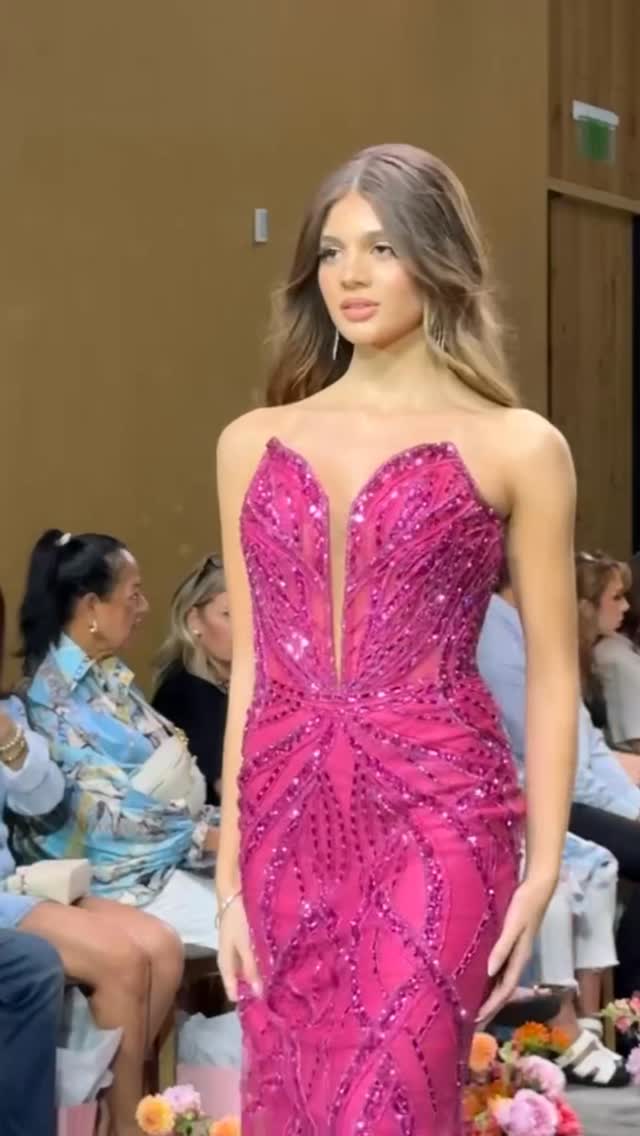 let the dresses do the talking 👏🏼 by @jjoneseveningwear