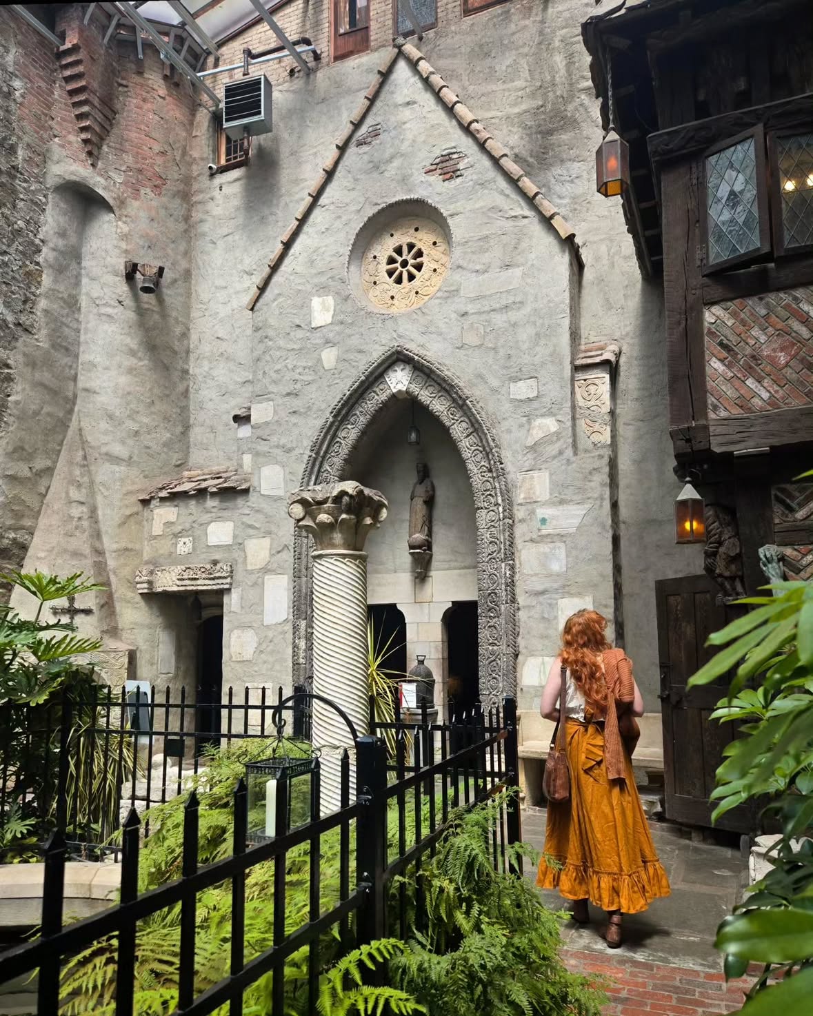 A little gal's trip that included: Castles, Courtyards, Candy... And Jesters ✨

My dearest Kelly just came up to visit for a few days and I wanted to show my GAL A GOOD TIME 🤣🫡
In order:
- Took her to The Isabella Stewart Gardner Museum and we admired the medieval art and chuckled about massive painted horse balls 😬
(Also got some delicious banana soft serve with sprinkles)
- She met Pip who is utterly OBSESSED with her auntie
- The next day we got jester-fied to go see @hauteandfreddy 🃏✨
- Next day was Hammond Castle Museum, one of my favorite places on this planet 🙂‍↕️
- On our way to Salem we randomly stopped at this little candy shop that used to be a train station. (And I mean 'phone-dropped-on-the-car-floor-and-we-pulled-over-and-saw-it-was-an-adorable-confectionary' random)
- Final stop was showing her Salem, where we shopped and had a grand ol' time in cheesy Halloween museums 🤣🥹

You ever have a person who just REFRESHES you? That is Kelly for me and we had such a lovely few days 🥹✨ Lucky to have such amazing people in my life 😭♥️

Anyways this is chaotic and I have way more photos than this lmao but wanted to jot down some memories before I put it off too long.
Bringing back the "post whatever you want" era of this app 😅♥️ LOVE YOU BYE