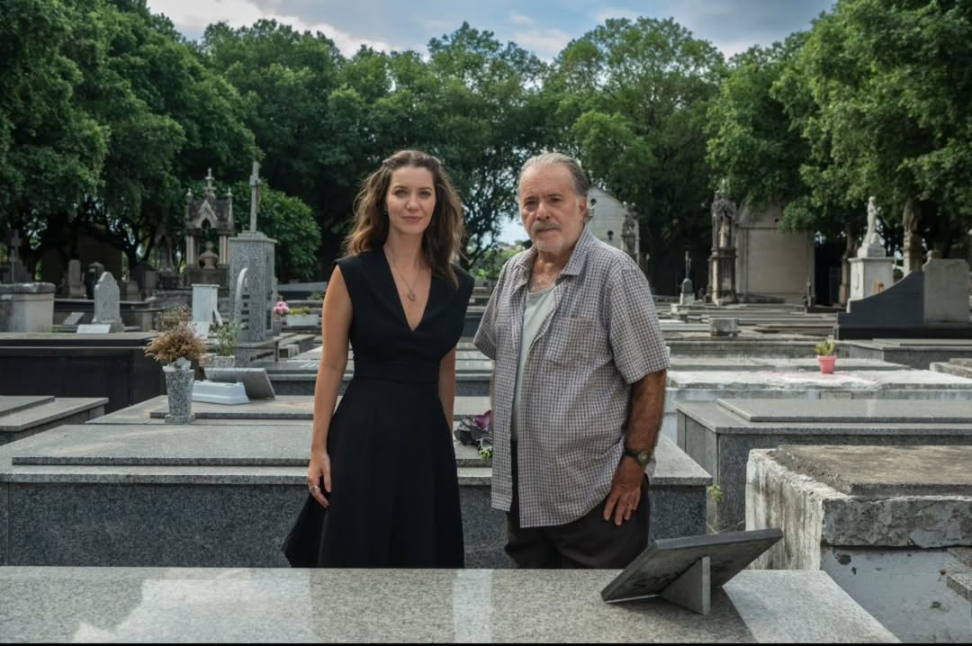 Francesca (Nathalia Dill) fica 6 anos sem aparecer para Otoniel (Tony Ramos). 

O segredo da personagem só será revelado perto do capitulo 60