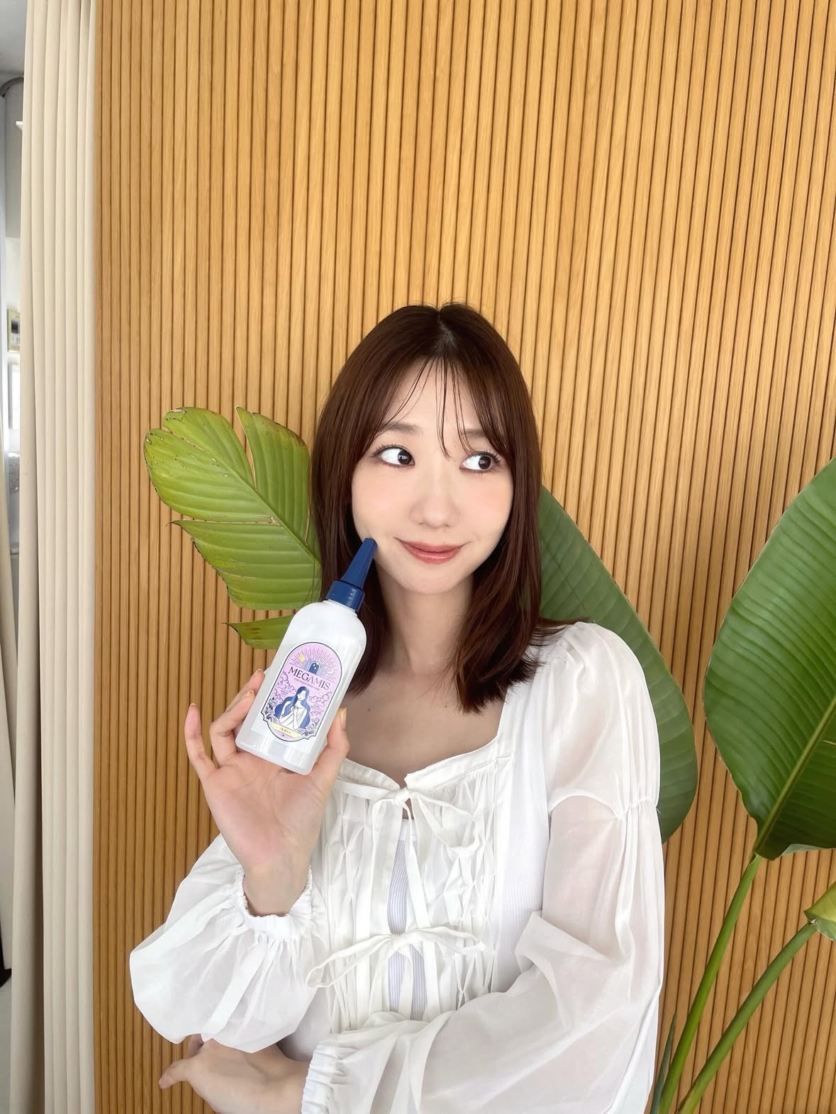 最近のヘア事情 〜。○

髪は最近頑張って伸ばしてます💁🏻‍♀️
⾊は⻩⾊みが出て来ないようなブラウン✧

ヘアケアアイテムは【MEGAMIS(メガミス)】を
使い始めました♡
これで女神級の髪を目指したい！

特にヘアセラムがお気に⼊りで
シャンプーのあとに塗ったら放置時間なしで
そのままトリートメントを重ねられるから
⾯倒くさがりな私にはありがたいです🫶

4月から購入できるお店が増えたのと、
数量限定で「雨上がりの虹の香り」も発売中で
一足早く試したけどこれもとってもいい香りだった〜🌈

詳しくはブランド公式（@megamis_jp）を
チェックしてみてね✎

ぜひお揃いにしてヘアケアを楽しみましょ〜！
 
※写真は仕上がりイメージです

#PR #MEGAMIS #メガミス