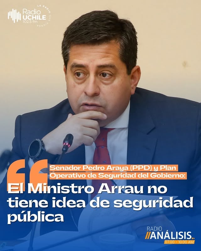 🟠En Radioanálisis, el senador del PPD, Pedro Araya, parte de la Comisión de Seguridad, se refirió a la exposición del ministro de Seguridad, Martín Arrau en el Congreso. "No le creo al ministro Arrau, no puedo creer que un ministro de Estado que participó en una operación política para dañar la honra de las personas (…) yo creo que el ministro Arrau no goza de credibilidad”, apuntó el parlamentario. Araya indicó que el ahora ministro Arrau “nos denunció a varios en la Fiscalía sabiendo que esos antecedentes eran falsos, sabiendo que esa denuncia lo único que buscaba era perjudicar a quienes estábamos en ese minuto en la carrera por la senatorial de Antofagasta, así como también a otras personas que se nombraron en su minuto, como los exministros Álvaro Elizalde y Heraldo Muñoz, y el actual alcalde de Santiago, Mario Desbordes, entre otros”. Consultado por la operación Tokio y la ausencia de herramientas para la persecución de la ruta del dinero, el senador Araya indicó que: “Entrando en lo más técnico, creo que el presidente Kast no sabe qué hacer con los temas de seguridad pública y probablemente el ministro Arrau, independiente que yo no tengo confianza en él, es una persona que no tiene idea de seguridad pública”. ¿Qué te parece? 💬👉Lee la entrevista completa en Radio.Uchile.cl by @radiouchile