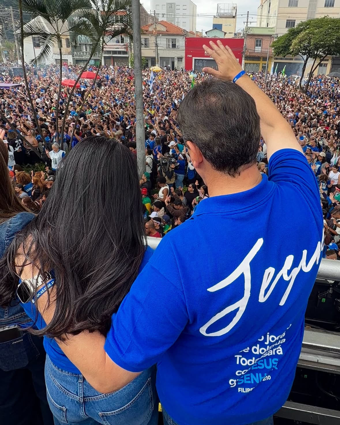 A Marcha para Jesus é um daqueles momentos que nos lembram da força da fé e da esperança.

Milhares de pessoas, famílias e gerações caminhando juntas para louvar, agradecer e celebrar o amor de Deus.

E quando a fé une tantas pessoas num dia tão especial como o Corpus Christi, a mensagem é clara: Deus continua guiando caminhos, restaurando corações e mostrando que o amor sempre será a nossa maior força. 🤍