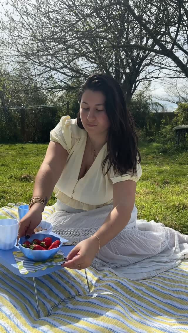 From basket to table in one swift move 🧺🍓 #FlyingTigerCopenhagen by @flyingtiger