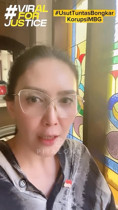 #ViralForJustice
#UsutTuntasKorupsiMBG

PERNYATAAN SIKAP
Dr. Rieke Diah Pitaloka
Anggota Komisi XIII DPR RI

Sanur, Kamis, 4 Juni 2026.

CABUT DUA PERPRES MBG, BANGUN SISTEM PEMENUHAN GIZI NASIONAL YANG TRANSPARAN, DESENTRALISTIK, DAN BEBAS KORUPSI

Hasil analisis terhadap Perpres Nomor 83 Tahun 2024 tentang Badan Gizi Nasional dan Perpres Nomor 115 Tahun 2025 tentang Tata Kelola Program Makan Bergizi Gratis menunjukkan bahwa persoalan utama MBG bukan semata-mata pada siapa yang memimpin BGN @badangizinasional.ri melainkan pada desain regulasinya.

Perpres 83 Tahun 2024 menciptakan konsentrasi kewenangan karena BGN berperan sebagai regulator, operator, pengguna anggaran, pengelola aset, sekaligus pengawas internal. Sementara Perpres 115 Tahun 2025 menciptakan konsentrasi belanja, data, rantai pasok, dan pengadaan yang membuka ruang risiko korupsi pada penentuan lokasi SPPG, pembangunan sarana-prasarana, rantai pasok pangan, data penerima manfaat, Dana Desa dan BUMDes, hingga pengadaan barang dan jasa.

Yang paling mengkhawatirkan adalah Pasal 61 Perpres 115 Tahun 2025 yang membuka ruang penunjukan langsung dalam pengadaan percepatan MBG. Tanpa sistem pengawasan digital yang kuat, transparansi vendor, dan audit real-time, ketentuan tersebut berpotensi menjadi titik rawan penyimpangan anggaran.

Karena itu saya mendukung langkah Presiden Prabowo Subianto @prabowo melakukan evaluasi menyeluruh terhadap BGN. Namun yang dibutuhkan Indonesia bukan sekadar pergantian pimpinan, melainkan reformasi tata kelola nasional.

Saya merekomendasikan pencabutan Perpres 83 Tahun 2024 dan Perpres 115 Tahun 2025 untuk diganti dengan satu Perpres tentang Tata Kelola Pemenuhan Gizi Nasional dan Program Makan Bergizi Gratis yang berbasis Orkestrasi Nasional–Implementasi Desentralistik, Satu Data Indonesia, Sistem Pemerintahan Digital, dashboard audit real-time, transparansi vendor, dan pengawasan multipihak.

Karena yang dipertaruhkan bukan hanya anggaran negara, tetapi masa depan generasi Indonesia dan keberhasilan Indonesia Emas 2045.

#MBG #BGN #SatuDataIndonesia