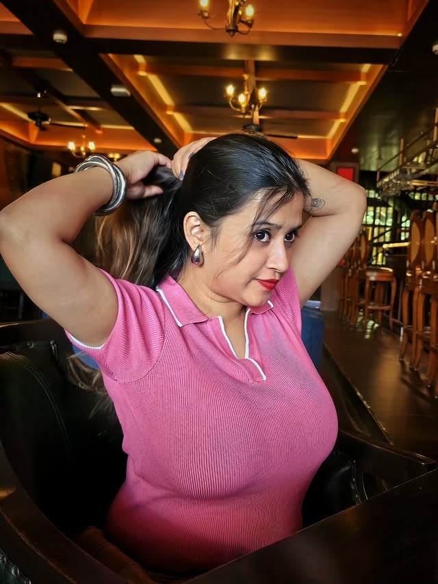 Not posing, just being me nd little pink🫰💁‍♀️🩷
.
.
.
#bangalore #pinkdress #weekend #random #instamood