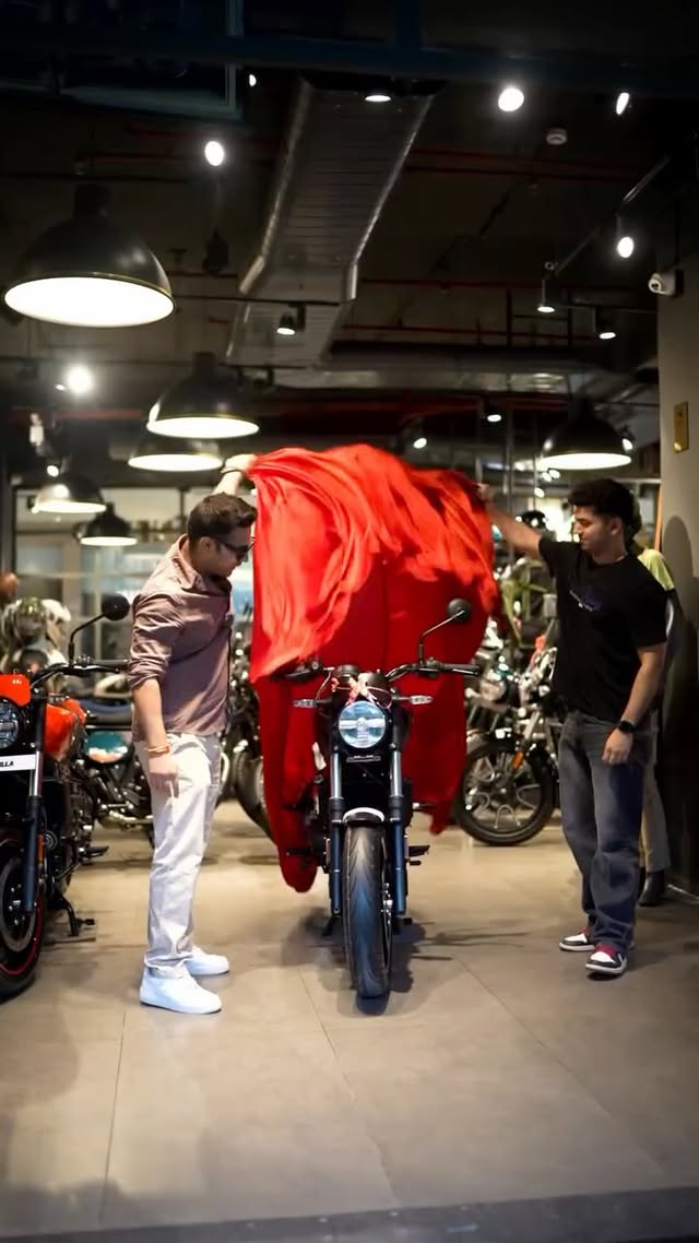 FINALLY ❤️🧿

My Dream Bike Is Here! 🏍️🔥

Welcome Home, Guerrilla 450 ❤️✨

#Guerrilla450 #RoyalEnfield #DreamBike #Final #ajju0008