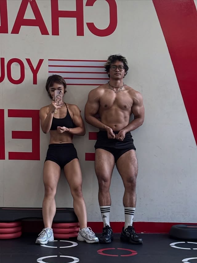 🇮🇩 junior bodybuilder genetics🤤-(7 weeks out vs 24 weeks out)#gymmotıvatıon #bodybuilding #gymcouple #gymcrush by @kitkatgains