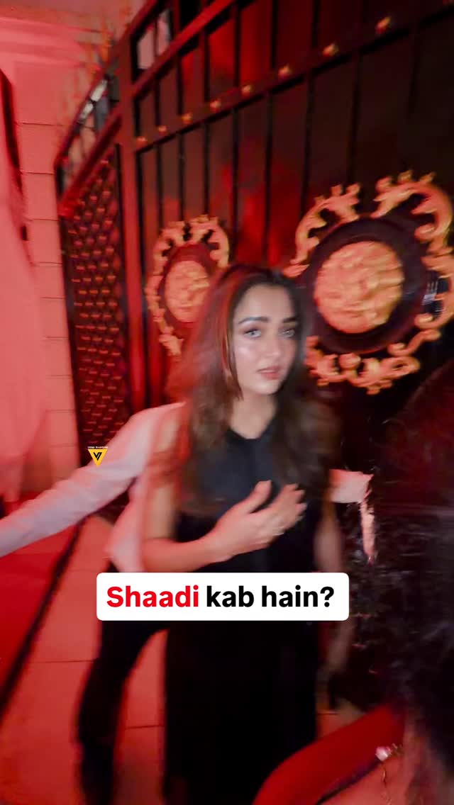 The paps are now really anxious and are very much wanting to know from the cutie #tejaswiprakash about her marriage! 

Hear the paps asking her, "Shaadi kab hai?"