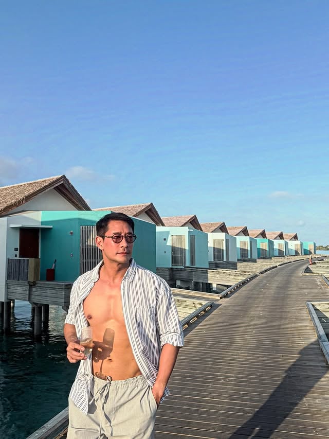 @ hardrockhotelmaldives
Loving the vibrant side of the Maldives at Hard Rock Hotel Maldives.
Warm smiles, endless activities, from swimming with nurse sharks to dolphin cruises.
And the energy at CROSSROADS Maldives makes it even more enjoyable, especially with so many great restaurants to explore. 😍🏝️🏝️

#CROSSROADSMaldives 
#HardRockHotelMaldives 

Thanks to Bangkok Airways for a smooth flight and superb lounge.
#BangkokAirways
#Maldives
#BoutiqueJourneyToASustainableSky