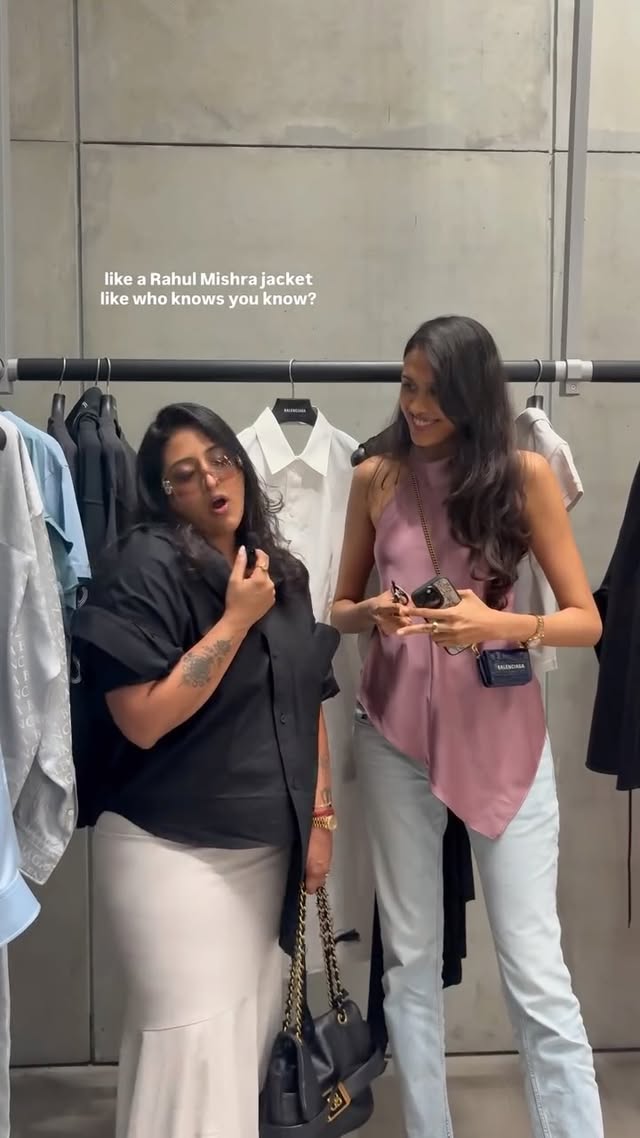 the headdress straight off the runway? Wow @rahulmishra_7 you’re kind 😵🌟

We asked 5 celebs: Indian or global? @sanyamalhotra_ @malavikamohanan_ @fatimasanashaikh and ofc @therajakumari 💖