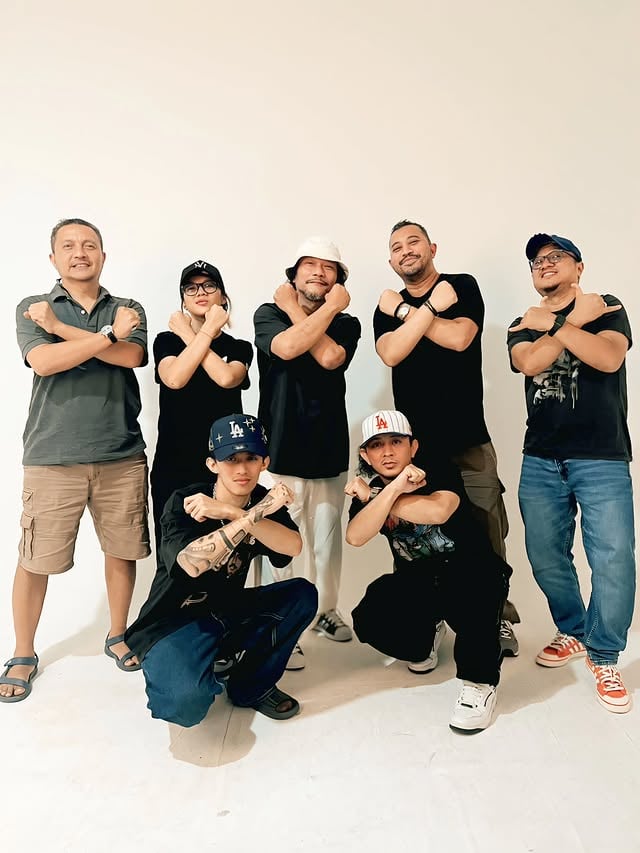 •one step at a time..and the 'X' beginMugi Gusti Nangtayungan,Sabbe Satta Bhavantu Sukhitatta,Om Awighnam Astu, Godspeed,Bismillaahi r Rohmaani r Rohiimandlets rollin', team 🔥🔥🔥🔥🔥🔥 by @iwaktherockfish