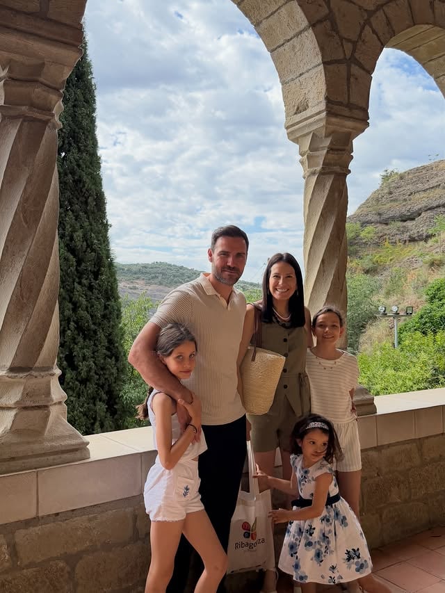 Hay lugares que sorprenden por sus paisajes, otros por su gastronomía y otros por su patrimonio. Ribagorza tiene todo eso… y además planes perfectos para disfrutar en familia 🥰🥰🥰

Un paseo por Benabarre, una tarde de baño en el Embalse de Barasona, una merienda junto al agua en Costa Oeste, las calles llenas de historia de Graus y unas vistas espectaculares desde la Virgen de la Peña.

Y si encima tienes la oportunidad de dar una charla, plan redondo 
Una propuesta ideal para desconectar de las prisas y conectar con lo importante.

@comarcaribagorza @ribagorzaturismo

#pirineos #naturaleza #ribagorza #turismoaragon