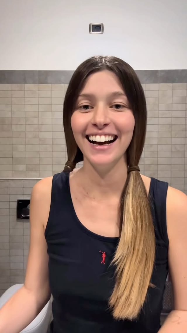“Dopo la prima chemio, dieci giorni dopo, sto perdendo i primi capelli. Quindi primo taglio fatto” 💪🏻 Forza Natalia ❤️‍🩹

#Verissimo @natyparagoni