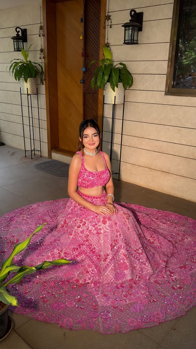 Who said Barbie never wore a Lehenga? 🎀💗Makeup @dhwanigohill Hair @hairoverheelss Muse @derina_._p Shot by @street_walaJewellery @mrjewels100 Outfit @divarentaldress #mumbaimakeupartist #bridalmakeup #pinkbride #makeupartist #makeuplover by @mrjewels100