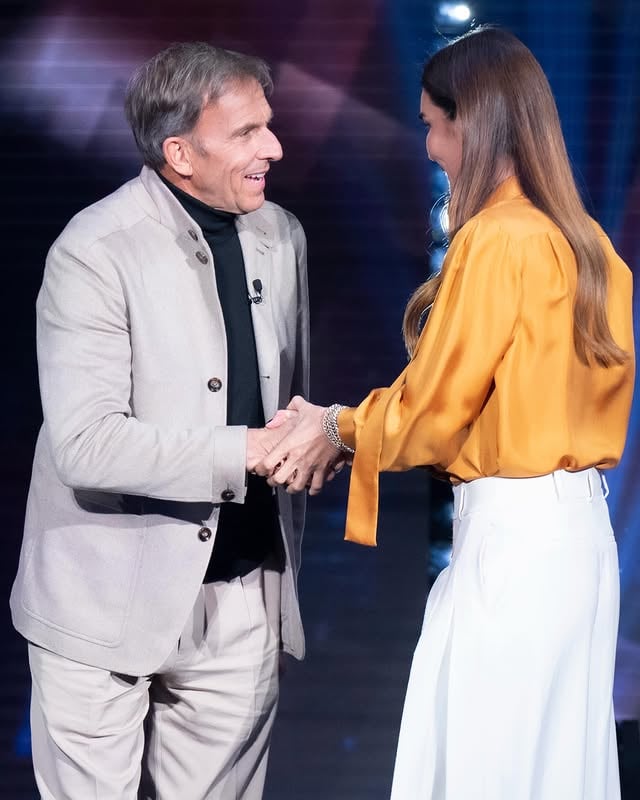 È il momento di un ex sciatore della Valanga Azzurra, con una carriera che ha segnato un’epoca e una vicenda personale rimasta per anni lontana dai riflettori. A #Verissimo, Paolo de Chiesa 🤍