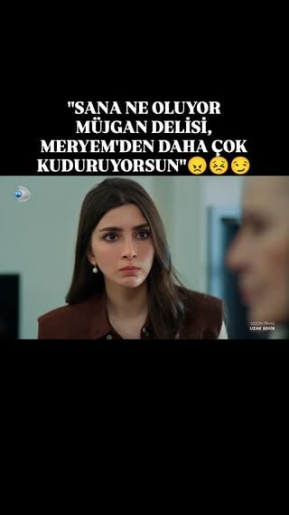 Müjgan da Meryem kadar sinir bozucu ve itici😠
@ozanakbaba @sinemunsal 
. 
​Alya Albora:👇
.​Kimdir? Kanada’da yetişmiş, batılı değerlere sahip, özgürlüğüne düşkün, sağduyulu ve oldukça dirençli bir kadındır.
​Hikayesi: Vefat eden eşi Boran'ın son vasiyetini yerine getirmek için eşinin cenazesi ve 5 yaşındaki oğlu Deniz Cihan ile birlikte Kanada'dan Mardin'e (Albora topraklarına) gelir. Amacı sadece eşini toprağa verip dönmektir; ancak kendisini katı feodal kuralların ve Albora ailesinin baskısının tam ortasında bulur. Çocuğunu bırakıp gitmesi istenir ama o bir anne olarak oğlu için her türlü tehlikeye göğüs gererek muazzam bir hayatta kalma mücadelesi verir.
​Cihan Albora👇
. ​Kimdir? Mardin sınırındaki geniş toprakların sahibi, Albora aşiretinin lideridir. Mantıklı, soğukkanlı, vizyoner, sorumluluk sahibi ve mücadeleci bir karakterdir.
​Hikayesi: Ağabeyi Boran’ın ölümünün ardından hem aşiretin hem de ailesinin yükünü omuzlar. Geleneklere ve ailesine sadık olsa da körü körüne bir acımasızlığı yoktur. 
. 
#keşif #keşfet #keşvet #keşfetedüş #keşfettengelenlertakipetsin❤