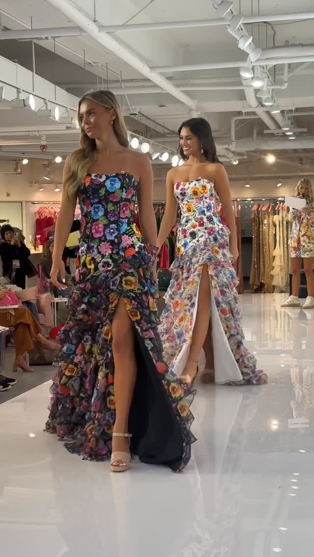 Everyone say thank you @avapresleydesigns 🩷✨😍 the florals are ~everything~ by @jjoneseveningwear