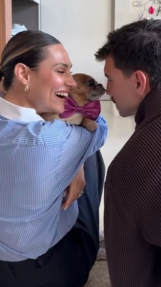 Beatrice Valli e Marco Fantini: l’addio al loro cagnolino Doro 🥹❤️‍🩹 “Riposa in pace Doro. Purtroppo non ce l’ha fatta. Ha aspettato Marco per potersene andare, sono andata in clinica a prenderlo alle 20:00… Marco è tornato da un viaggio alle 21:45 e stanotte ci ha lasciati”, ha scritto Beatrice sui social. 

#Verissimo @vallibeatrice @marcofantini_mf