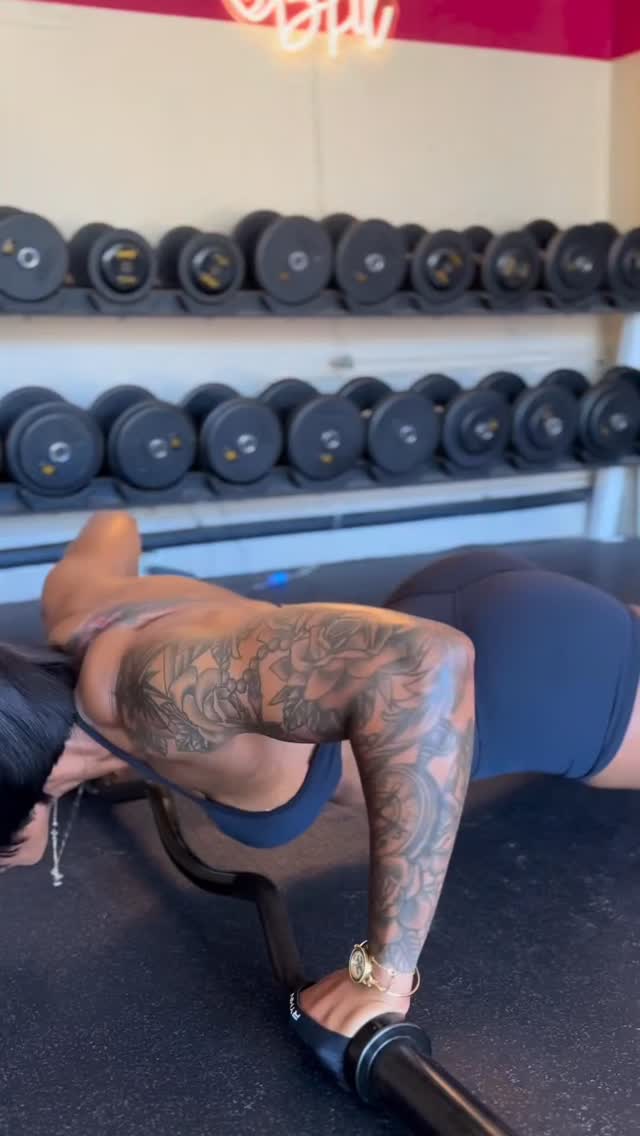 lose yourself..Like 💘 Share 🫶🏾 Comment 💬 Motivational Platform 🤴🏾Women's Related Posts ✔️Dm for Promo Info....Post Credit @miss.bfitFollow For More Update @workoutwomenssThank you workoutwomenss team ✅ by @workoutwomenss