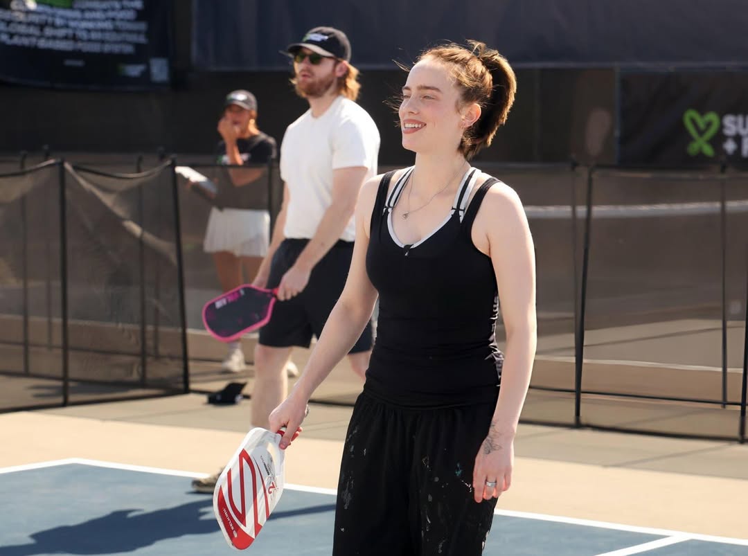 Billie photographed at a charity pickleball match for @supportandfeed yesterday! 💙

— @billieeilish #billieeilish