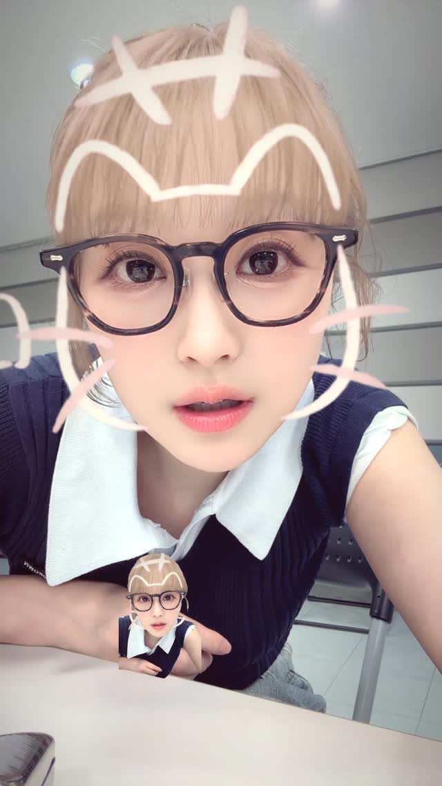金髪にしたらこんな感じかなぁ？
髪明るくしようかなぁ〜✨✨