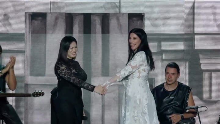 17 SANTO DOMINGO 🇩🇴En esta isla vive el AMOR.@zulinkaperez, todos nosotros te queremos muchísimo. Gracias por tanto cariño…Rubby Pérez, tu hija y todos nosotros te cantamos con el alma hasta donde estés ☁️