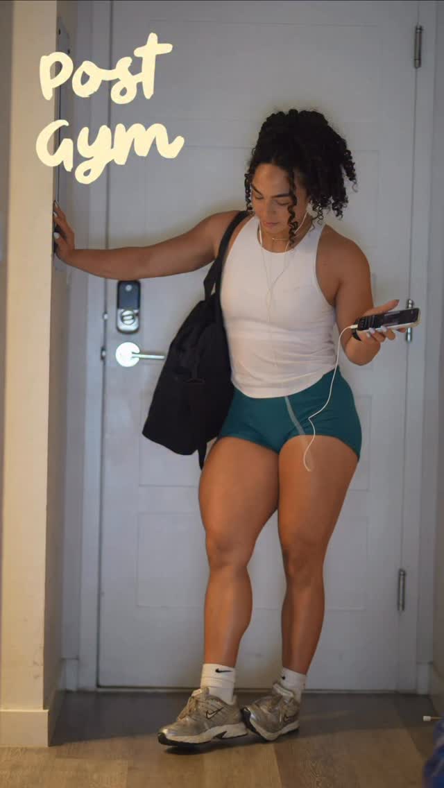 The workout doesn’t end when you leave the gym. Recovery is just as important as training! :I make sure to take some @bpisports_official micronized creatine ( crazy sale ! 🔗in bio!) and 2 scoops of whey protein right after training . This helps with muscle repair and growth and of course can’t miss a good meal !! :Water of champions- @purewaterfactory Alkaline water Helps me hydrate better ! :What does your post gym routine look like ? :Let’s goo ! :#fyp #postgym #recovery #creatine by @boominbodbyshadia