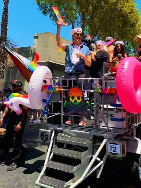 We had a blast celebrating Weho Pride with the cast of @jackass Best and Last
Thank you to @paramountpics for making this happen

Happy @wehopride 🏳️‍🌈🎉💥🎉
