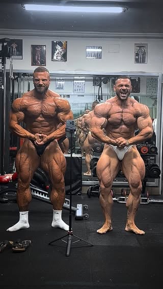 A voi la parola. Io dico solo @teamromano_ e team @yamamotonutrition 🇮🇹🤌
..dove tutto è iniziato @powergym_club 🌋
.
Ps @zagarella_ifbb_pro Ti ho dato un passetto di vantaggio solo perché hai ancora i peli e io sono praticamente tannato 🤣 pronti per andare a… 🤫