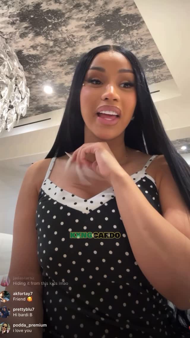 Part 2 of Cardi b via instagram live 😍#cardib #bardigang #kxngcardo by @kxngcardo_